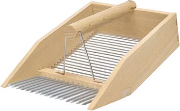 Berry Picker made of beechwood